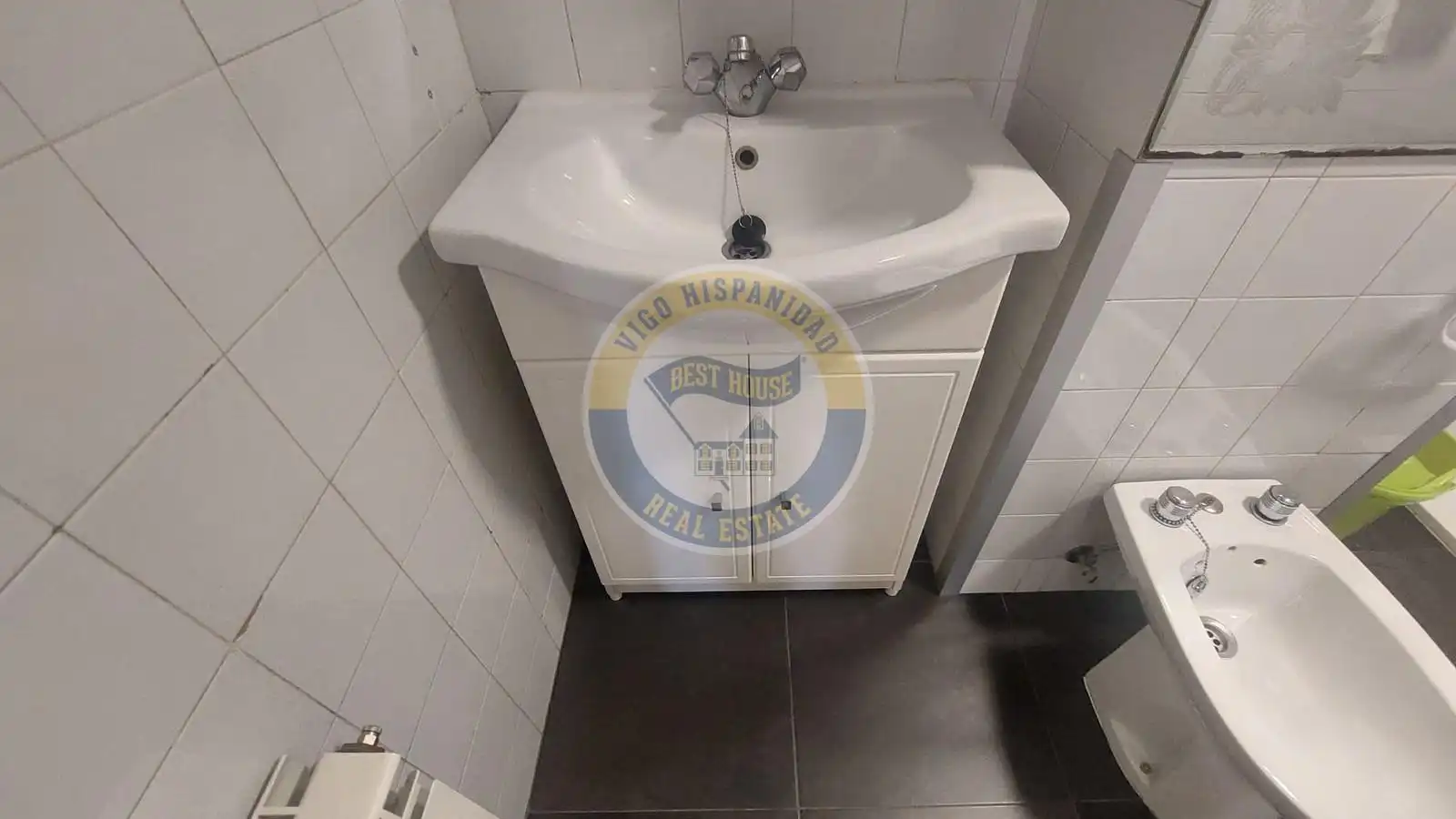 Baño de Piso en venta en Vigo  con Calefacción