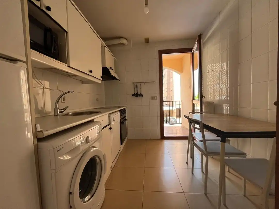 Cocina de Piso de alquiler en  Pamplona / Iruña con Calefacción, Terraza y Balcón