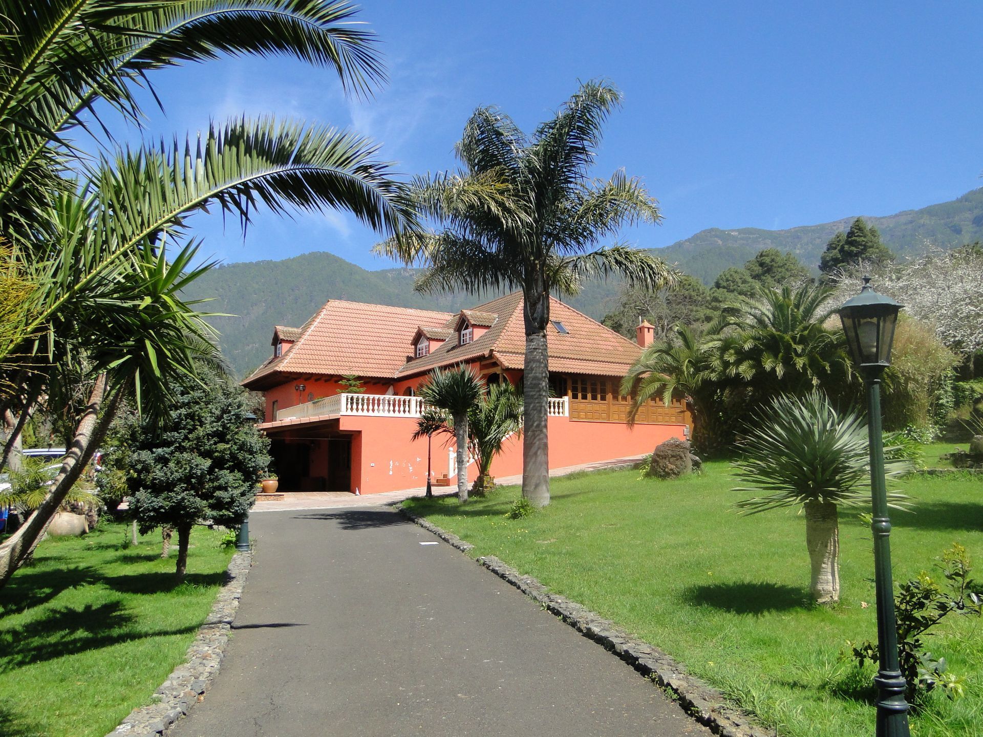 Vista exterior de Finca rústica en venda en La Orotava amb Jardí privat, Terrassa i Traster