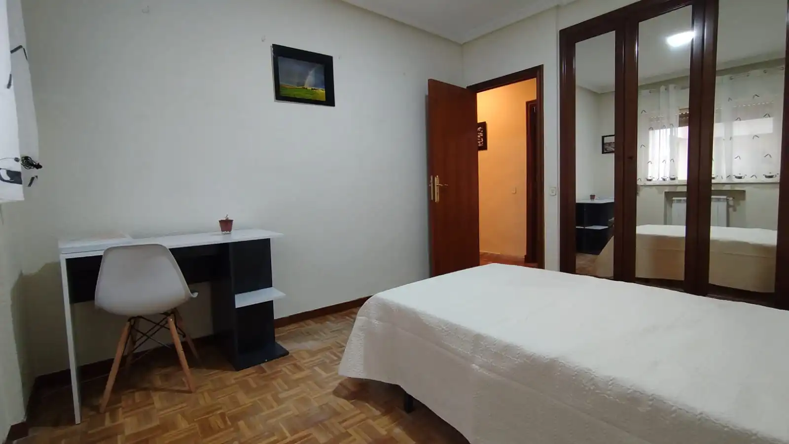 Schlafzimmer von Wohnung zur untervermieten in Salamanca mit Heizung, Parkett und Möbliert