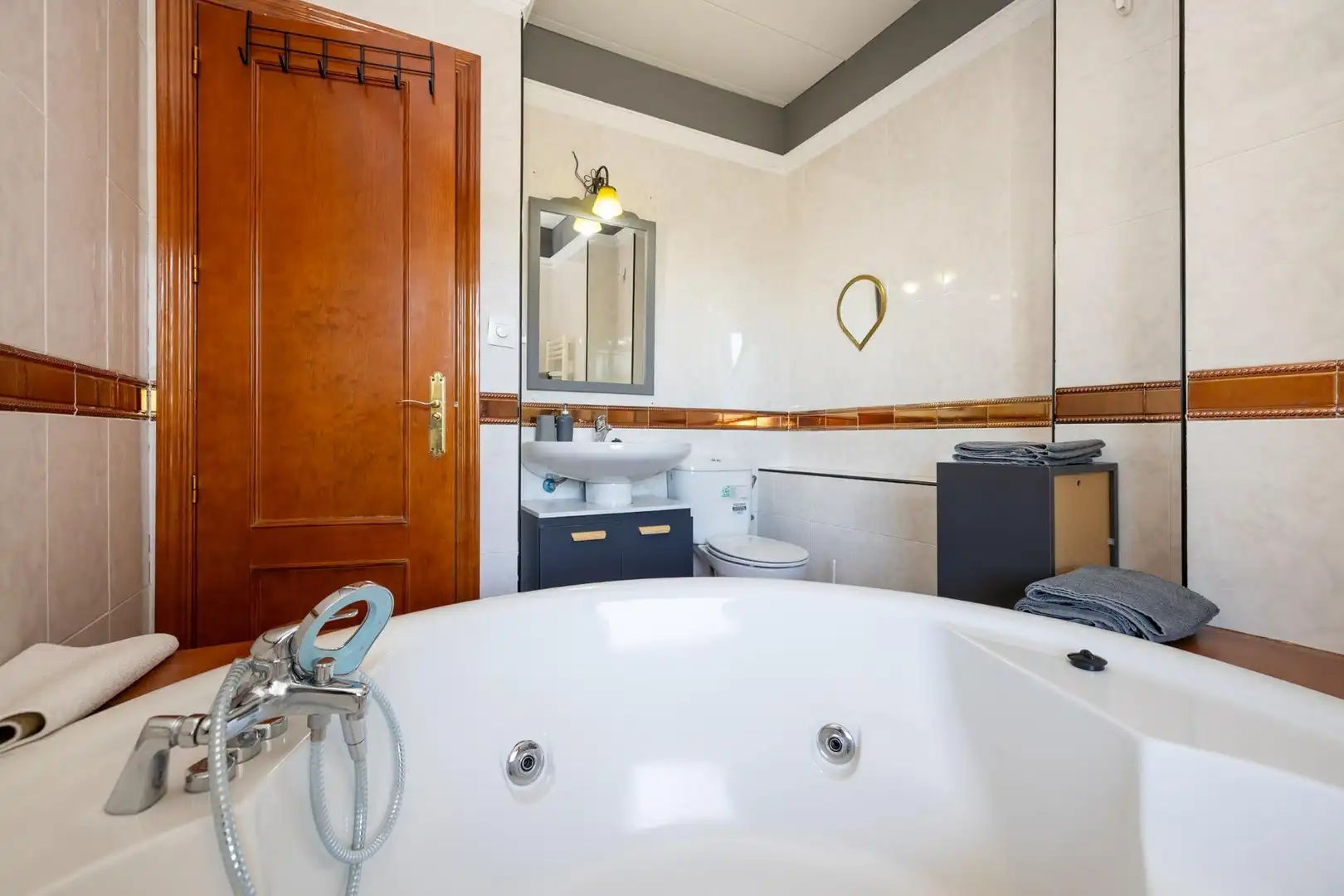 Badezimmer von Wohnung zum Verkauf in Trevélez mit Heizung, Terrasse und Möbliert