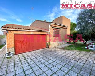 Vista exterior de Casa o xalet en venda en Valdeolmos-Alalpardo