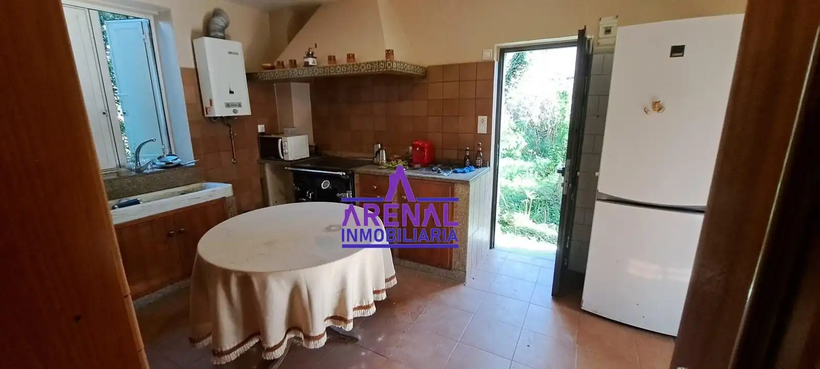 Cuina de Casa o xalet en venda en Ribeira amb Jardí privat