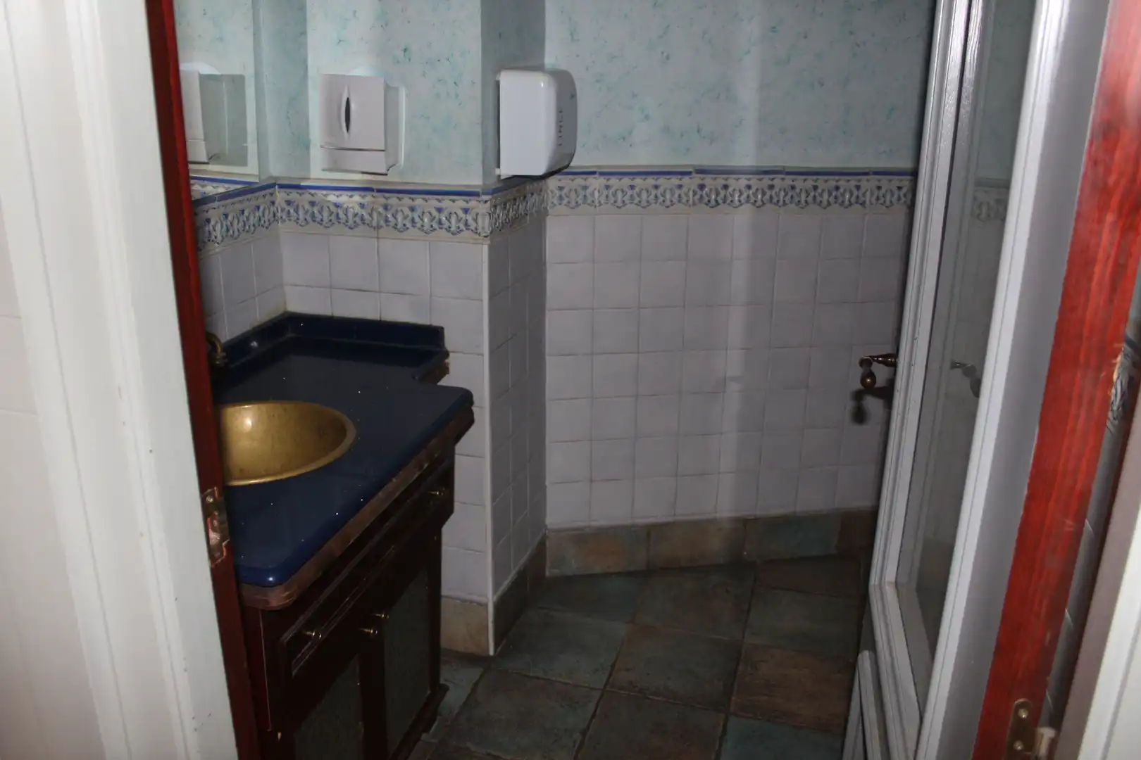 Bany de Local en venda en  Logroño amb Aire condicionat i Moblat