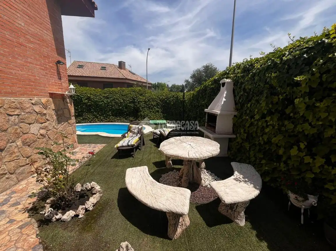 Garden of Detached homes for sale in Madrid  with Air Conditioner, Heating and Private garden