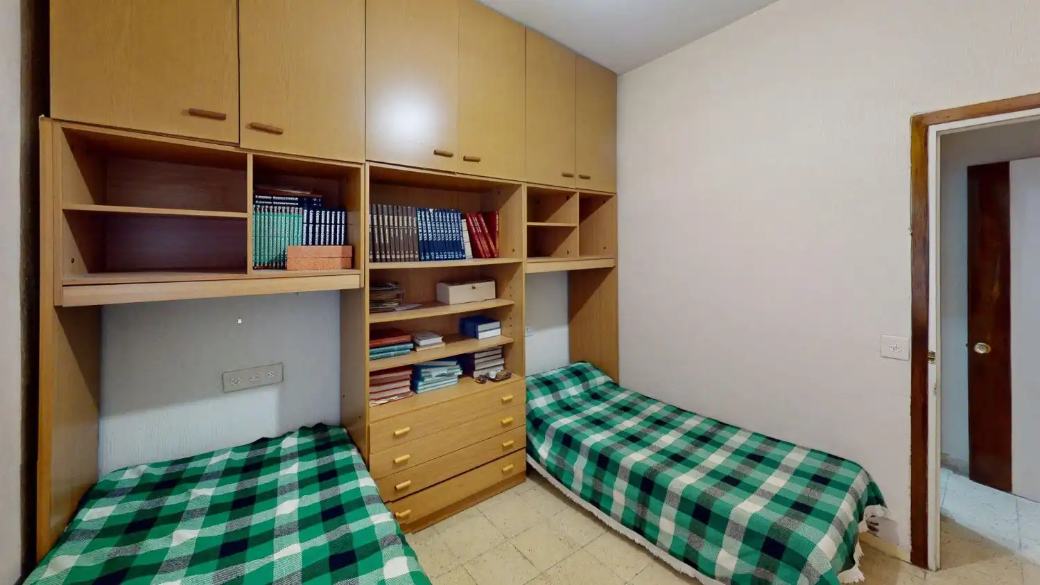 Habitación de Piso en venta en Sevilla con Calefacción, Terraza y Trastero