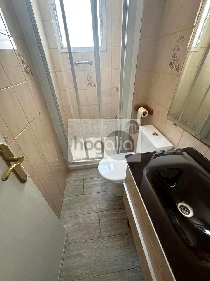 Bathroom of Flat for rent in Sevilla  with Air Conditioner, Terrace and Furnished