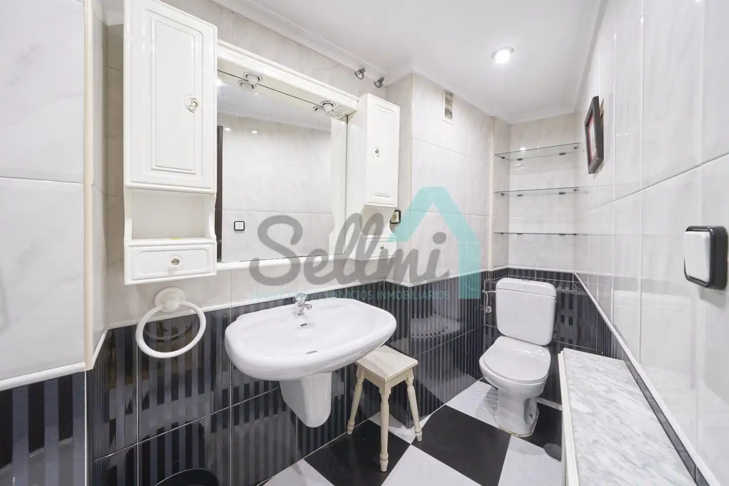 Flat for rent in Félix Aramburu, Auditorio - Seminario - Parque de Invierno