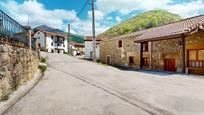 Vista exterior de Casa o xalet en venda en Polaciones amb Terrassa i Balcó