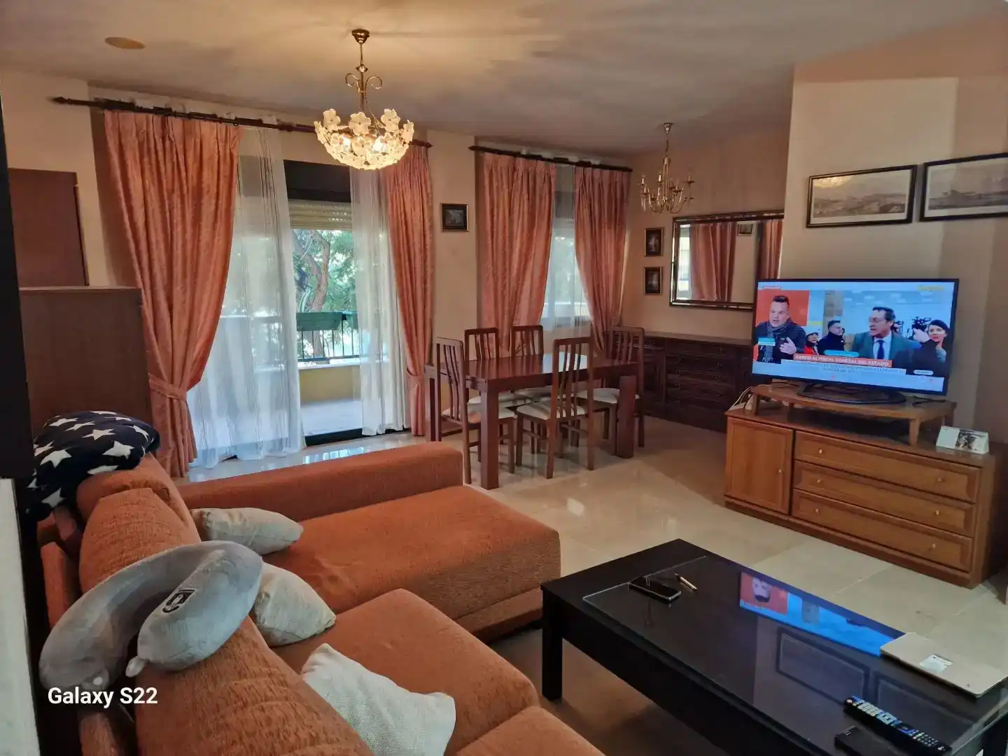 Living room of Flat for sale in Estepona  with Air Conditioner, Swimming Pool and Balcony