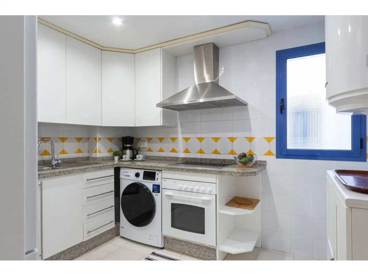 Cuina de Apartament en venda en Almuñécar amb Terrassa, Traster i Alarma