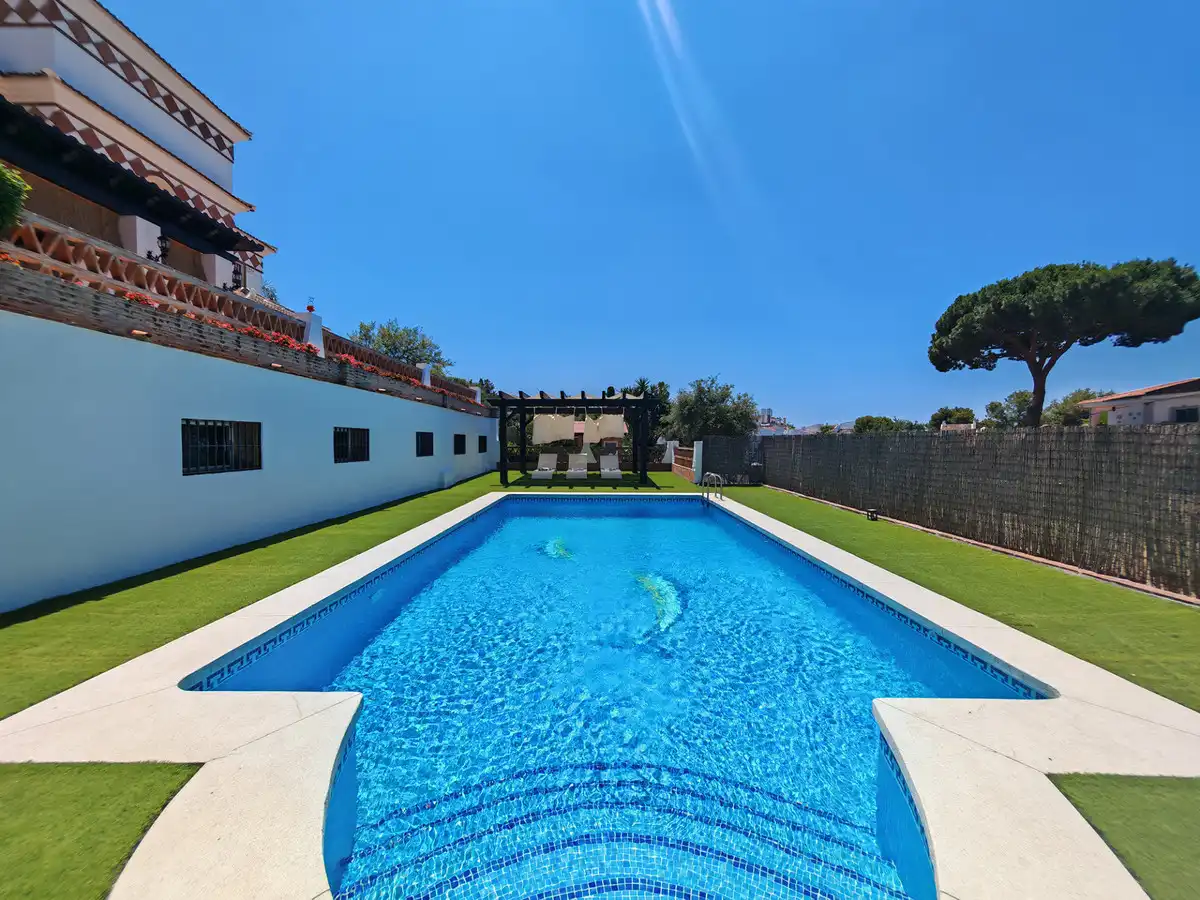 Swimming pool of Houses for sale in Marbella  with Air Conditioner, Heating and Private garden