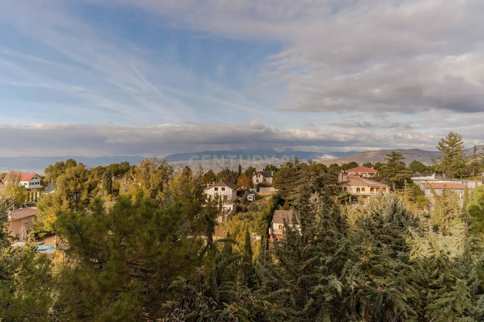 Vista exterior de Casa o xalet en venda en La Zubia amb Jardí privat i Traster