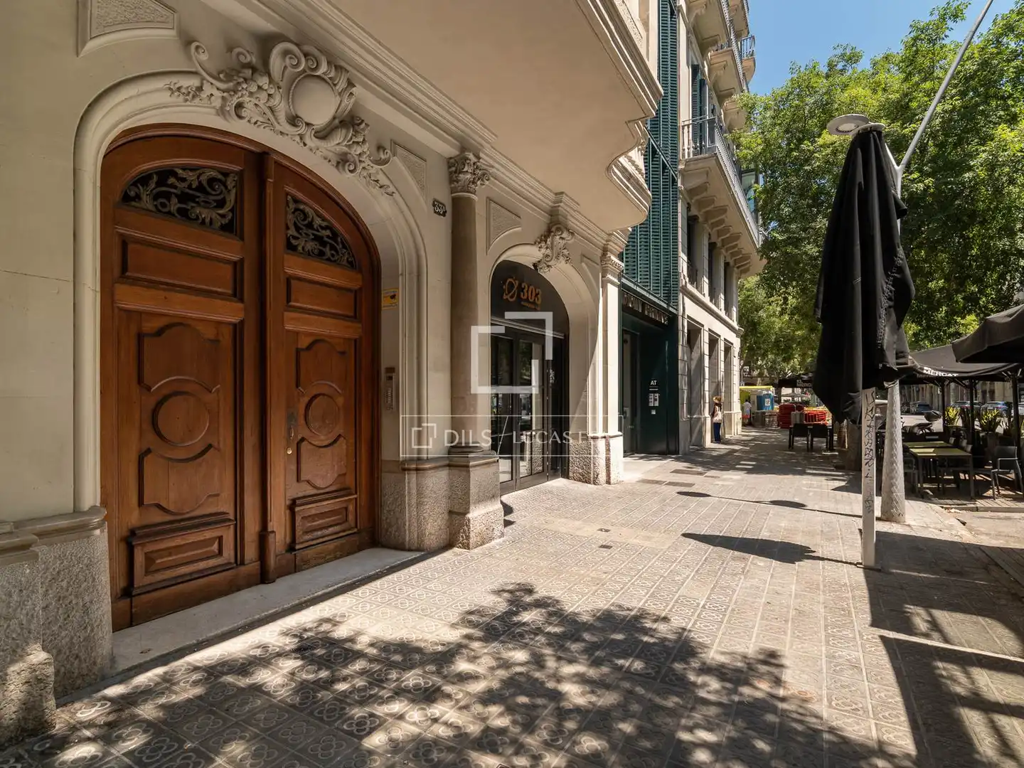 Vista exterior de Piso en venta en Eixample