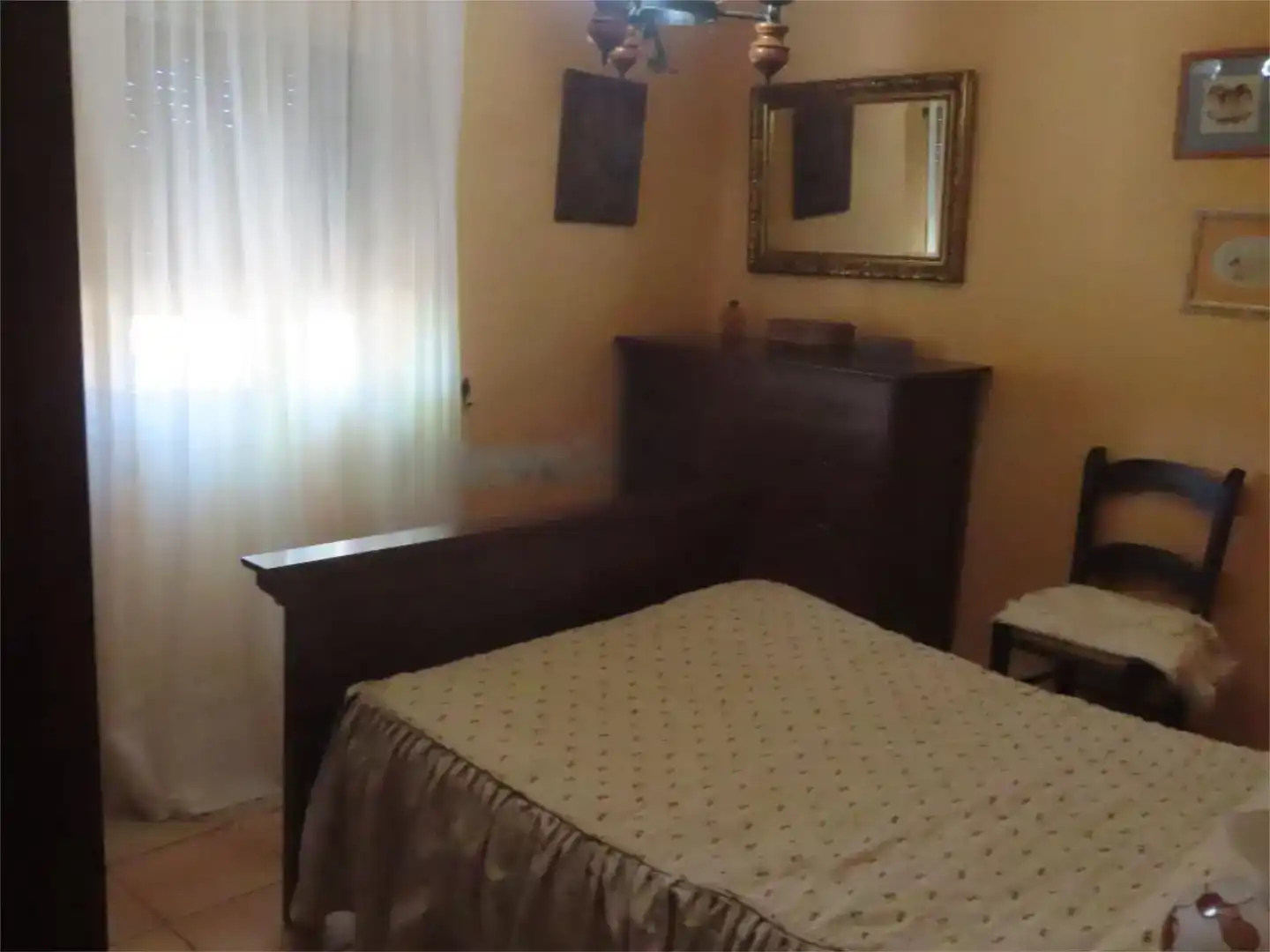 Dormitori de Finca rústica en venda en Villar del Rey amb Aire condicionat, Jardí privat i Traster