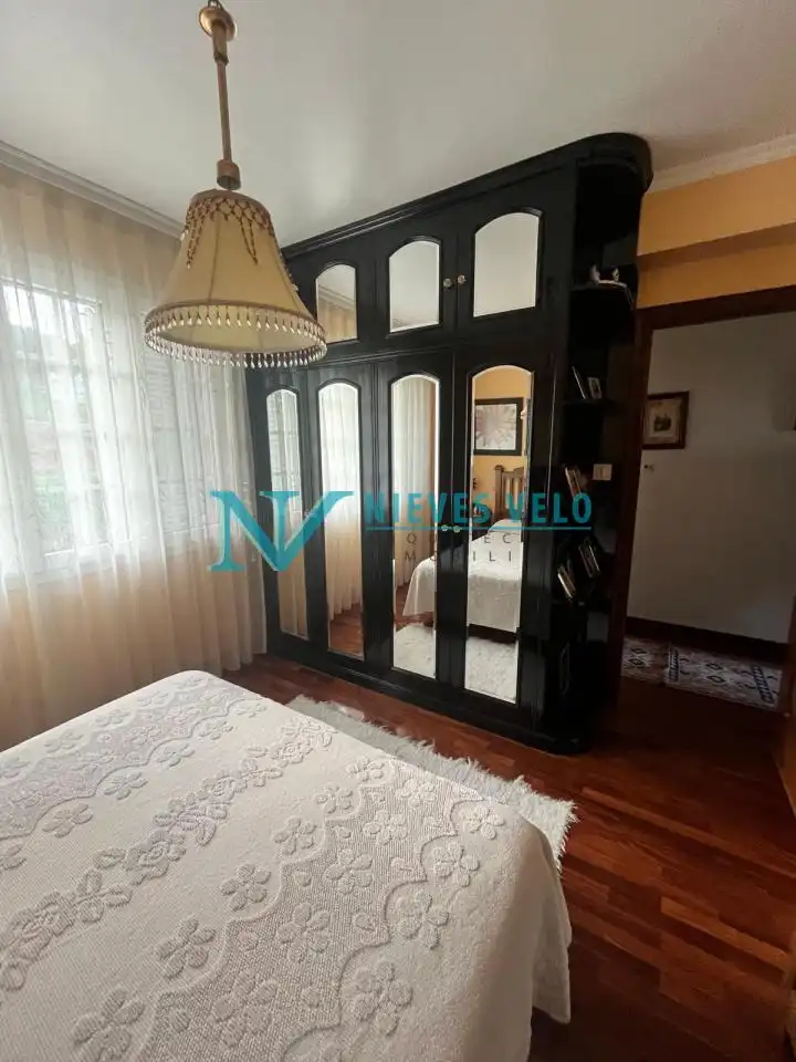Schlafzimmer von Haus oder Chalet zum Verkauf in Carballo mit Heizung, Privatgarten und Möbliert