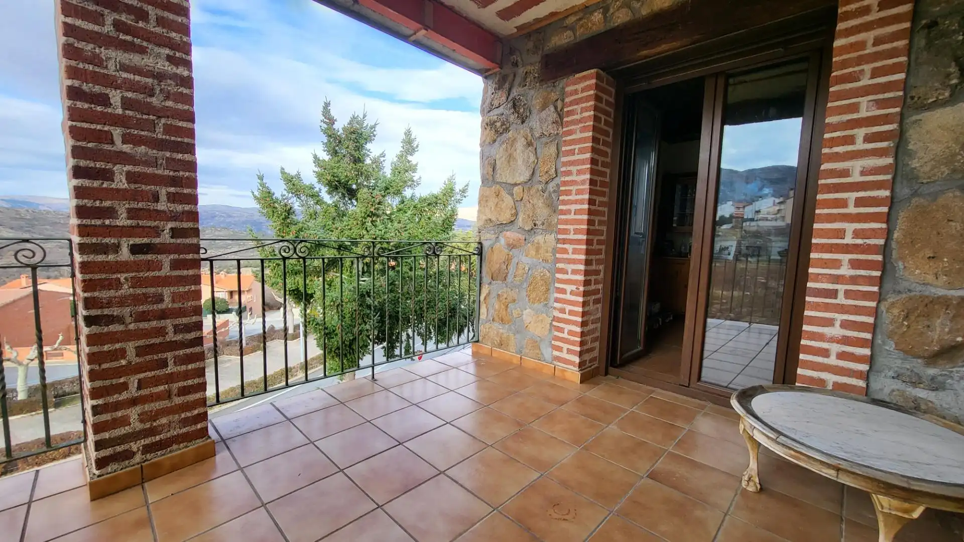 Terrassa de Casa o xalet en venda en Villanueva de Ávila amb Jardí privat, Terrassa i Traster