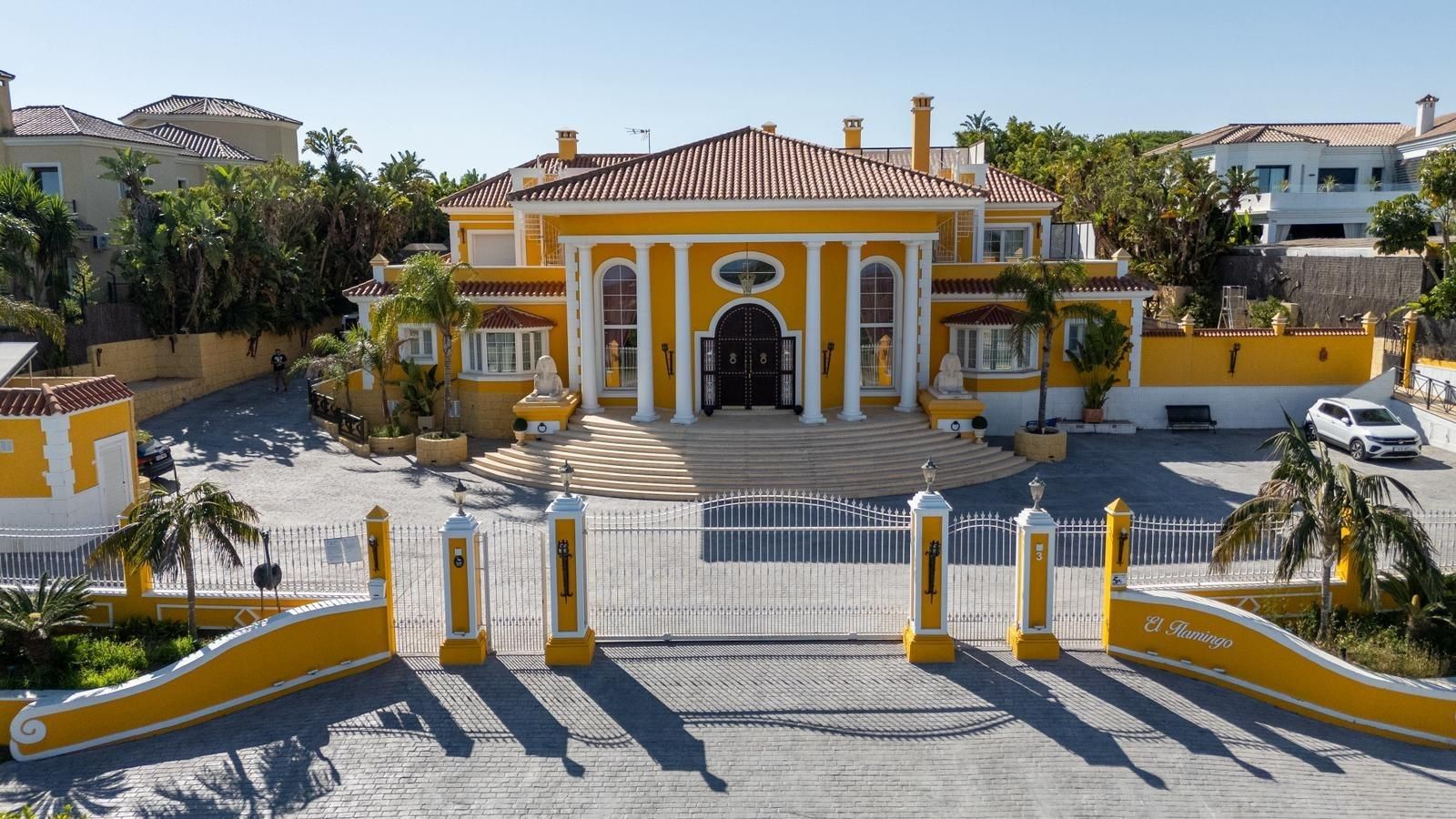 Vista exterior de Casa o xalet en venda en Sotogrande amb Aire condicionat, Terrassa i Traster