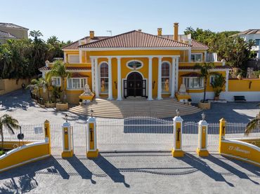 Detached house with balcony for sale in Calle GRAZALEMA (SG)