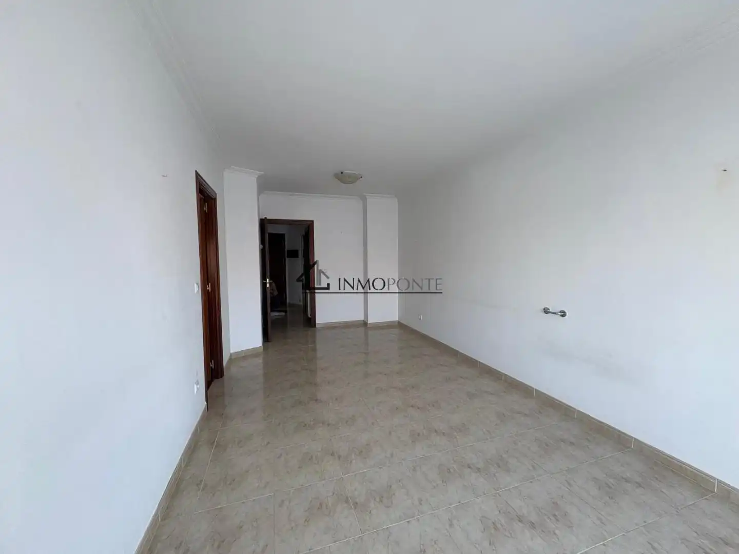 Sala d'estar de Pis en venda en Pontevedra Capital  amb Calefacció