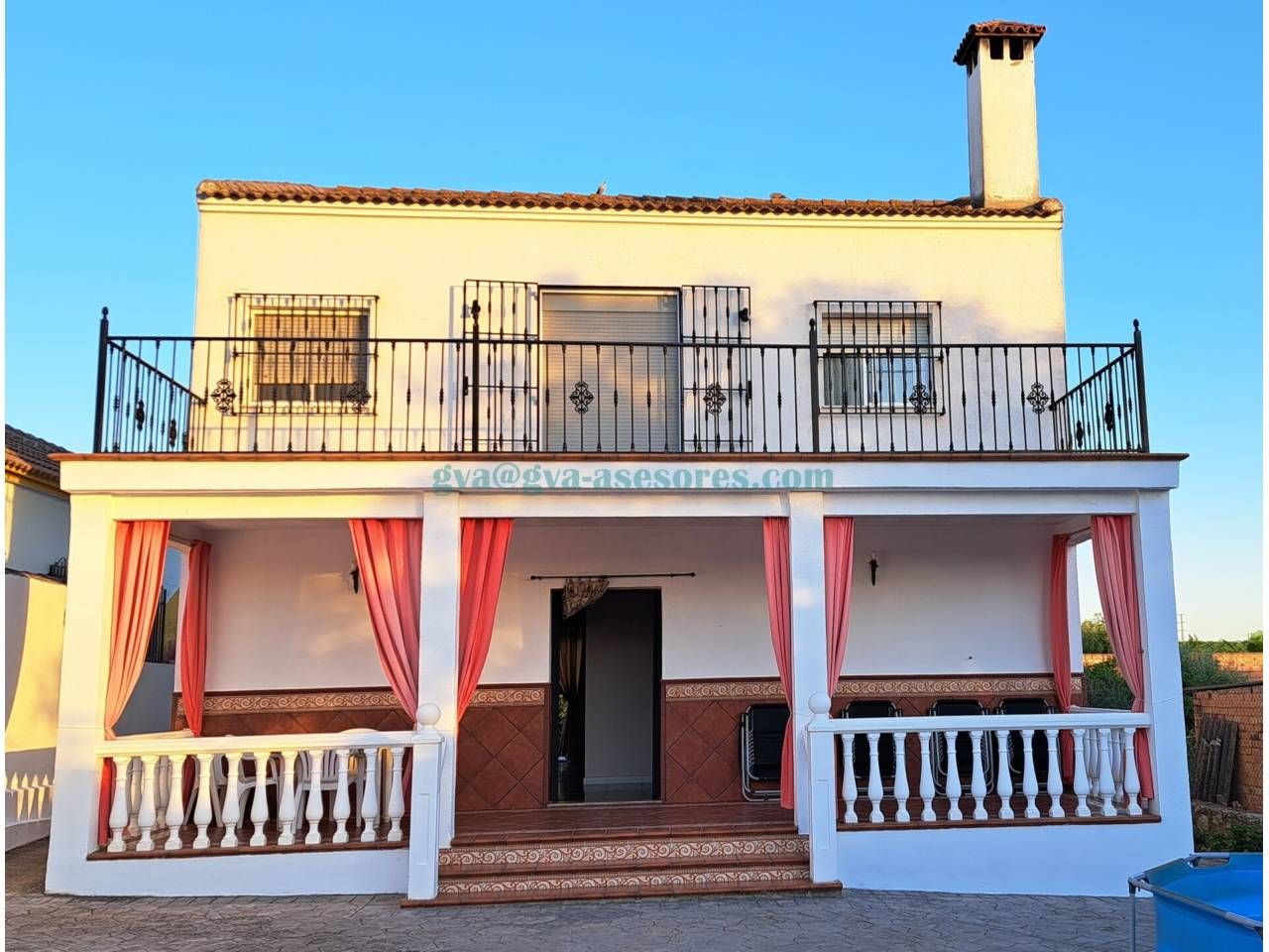 Vista exterior de Casa o xalet en venda en Palma del Río amb Aire condicionat, Jardí privat i Terrassa