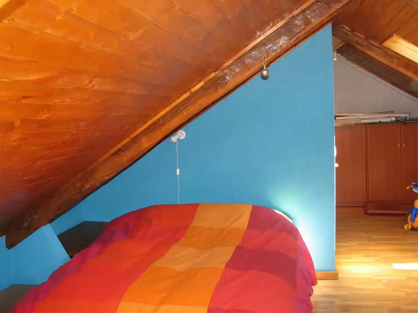 Dormitori de Casa adosada en venda en Villablino amb Parquet, Moblat i Forn