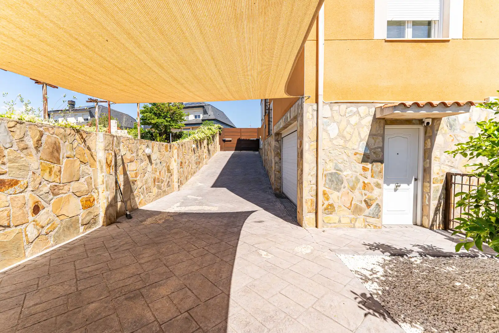 Terraza de Casa o chalet en venta en Serranillos del Valle con Aire acondicionado, Calefacción y Jardín privado