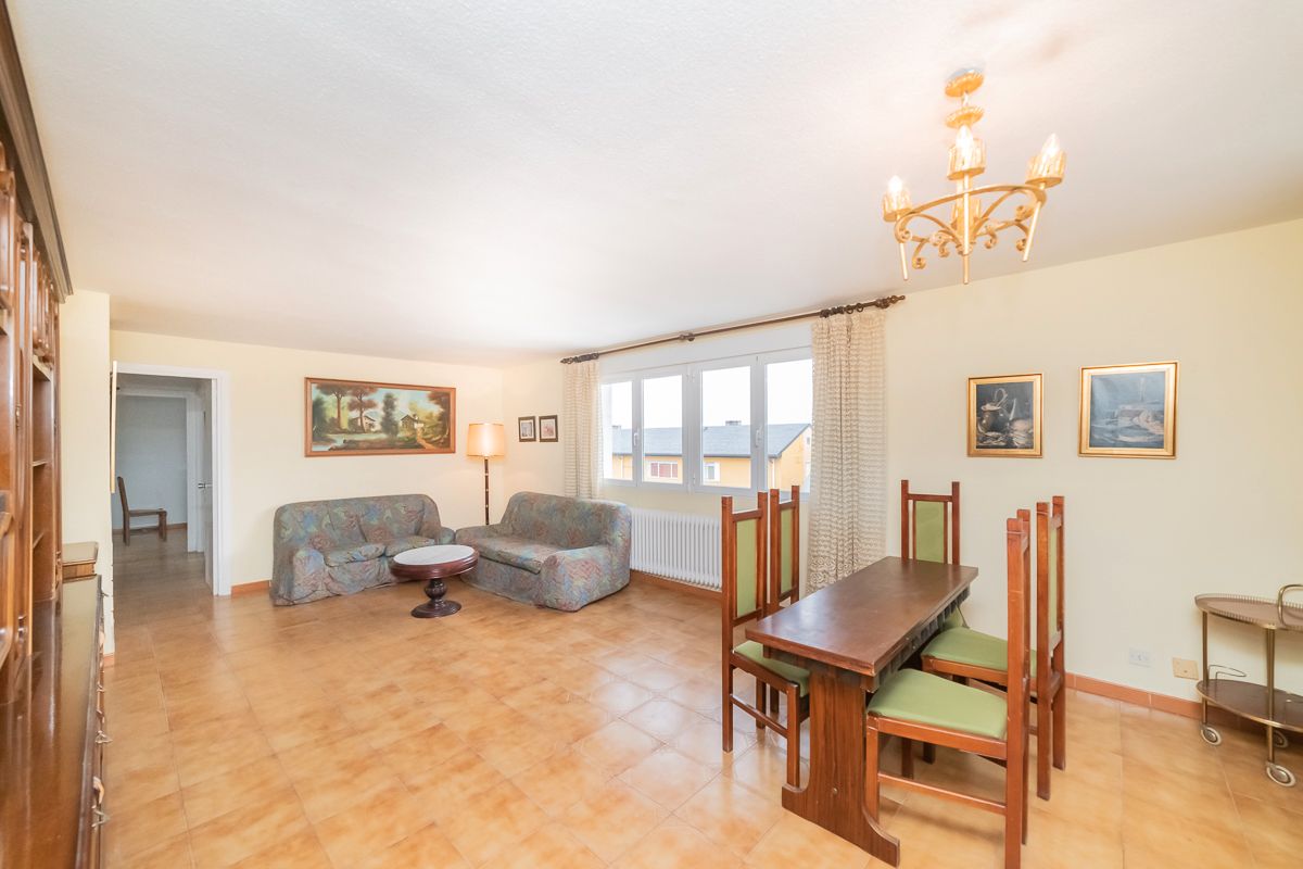 Sala d'estar de Pis en venda en El Escorial amb Calefacció