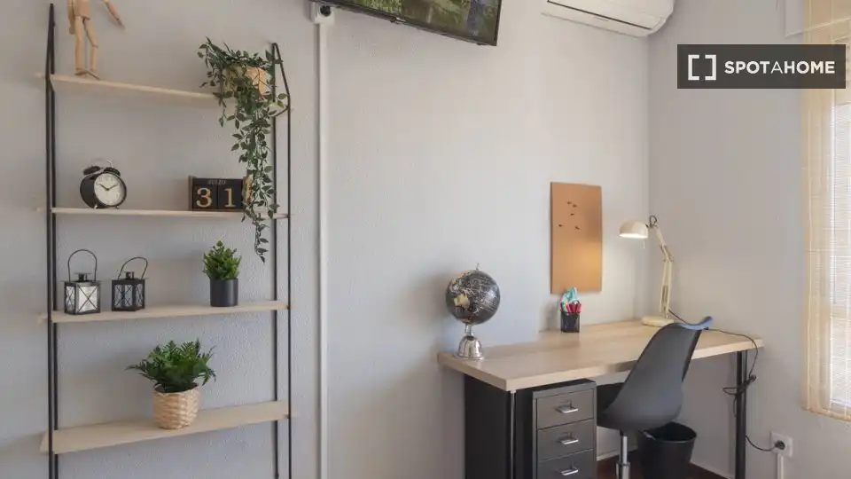 Flat for rent in Madrid  with Air Conditioner, Heating and Furnished