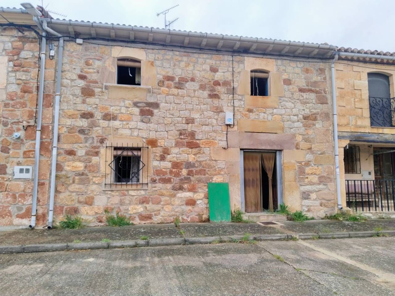 Außenansicht von Country house zum verkauf in Mambrillas de Lara mit Möbliert