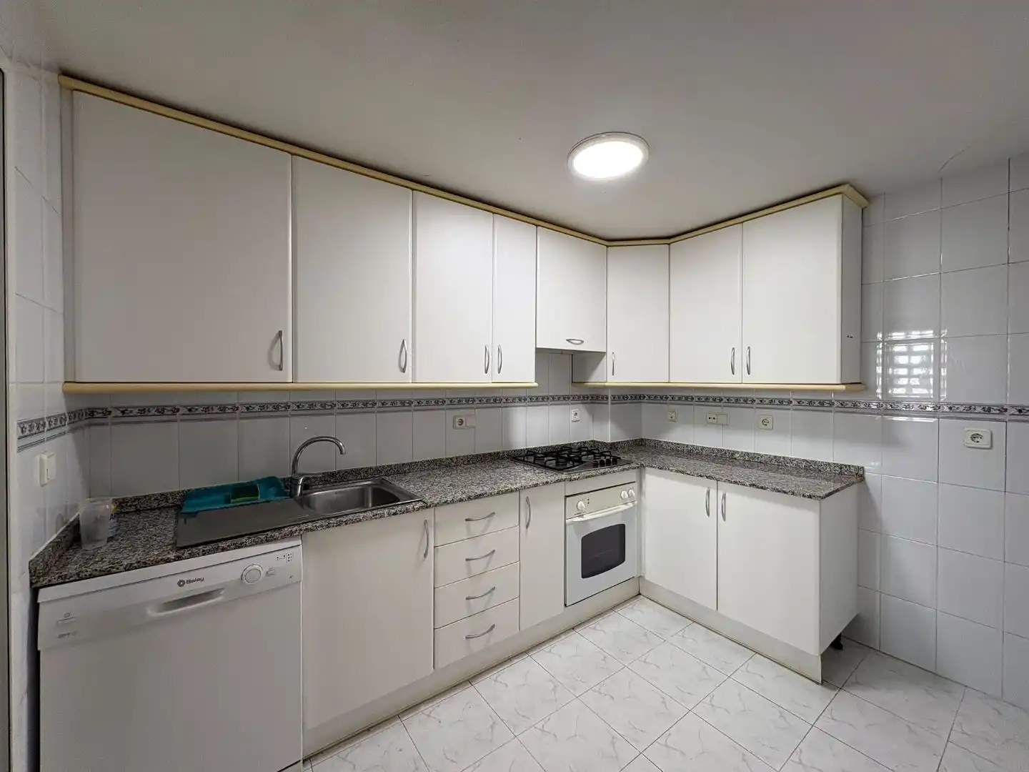 Kitchen of Flat for sale in L'Alfàs del Pi  with Air Conditioner, Terrace and Swimming Pool
