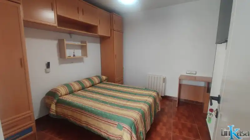 Dormitori de Pis en venda en Linares amb Moblat i Balcó