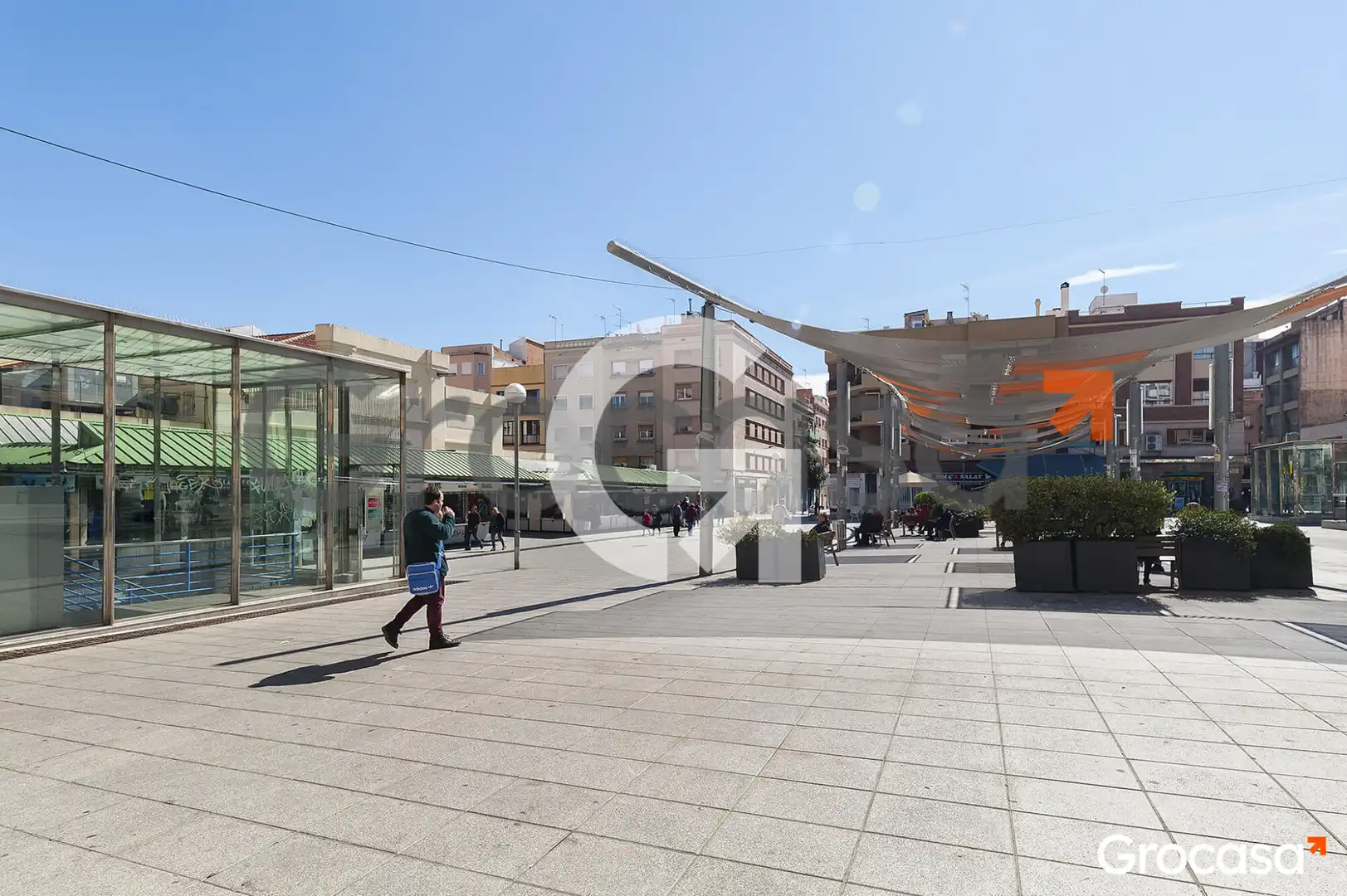 Vista exterior de Pis en venda en L'Hospitalet de Llobregat amb Terrassa, Forn i Balcó