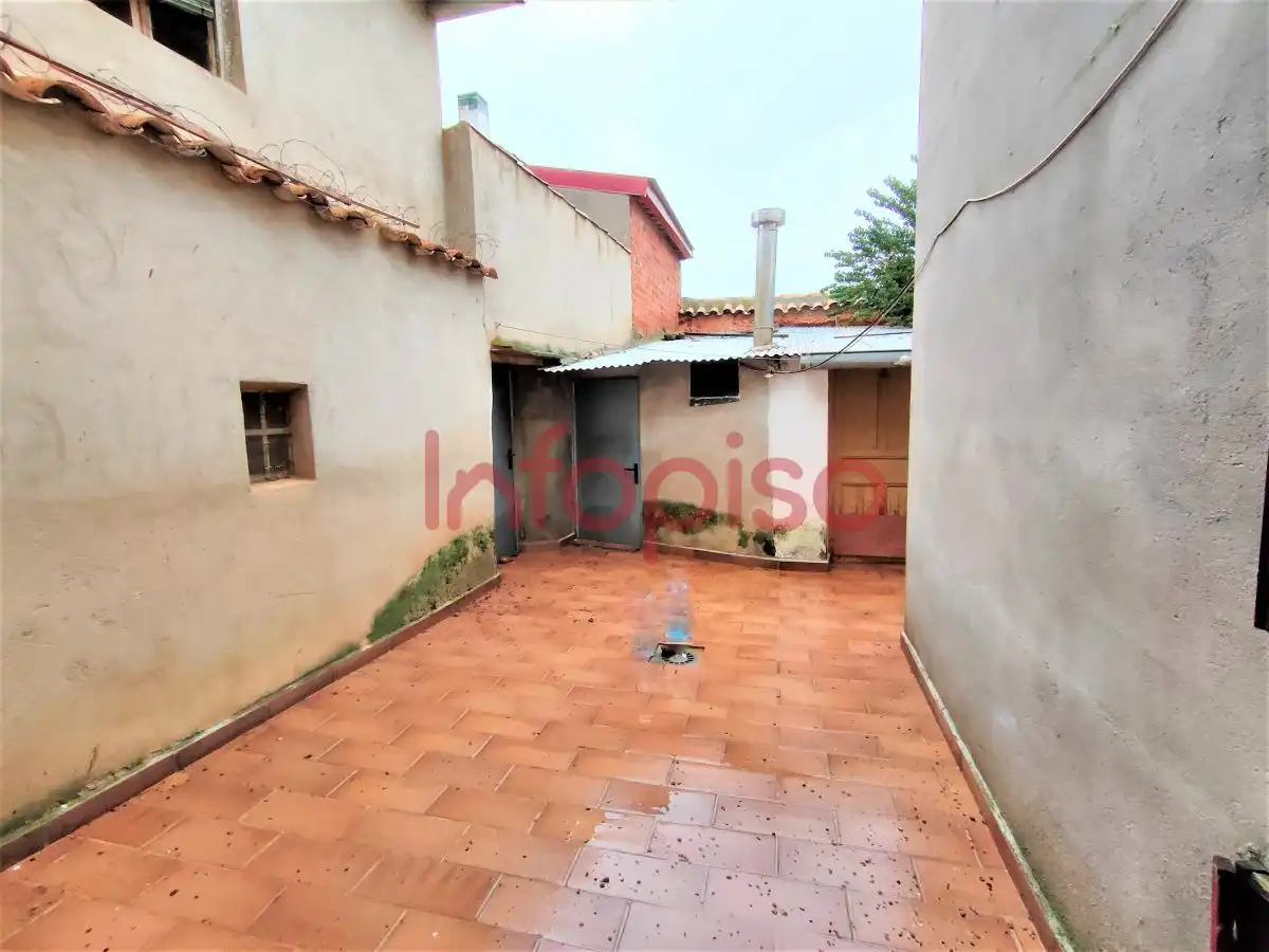 Vista exterior de Casa o xalet en venda en Alcubillas amb Aire condicionat, Calefacció i Terrassa