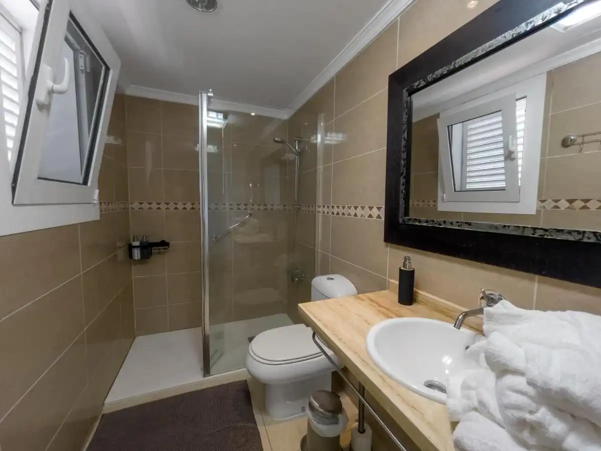 Bathroom of Houses for sale in Santa Brígida  with Air Conditioner, Heating and Private garden