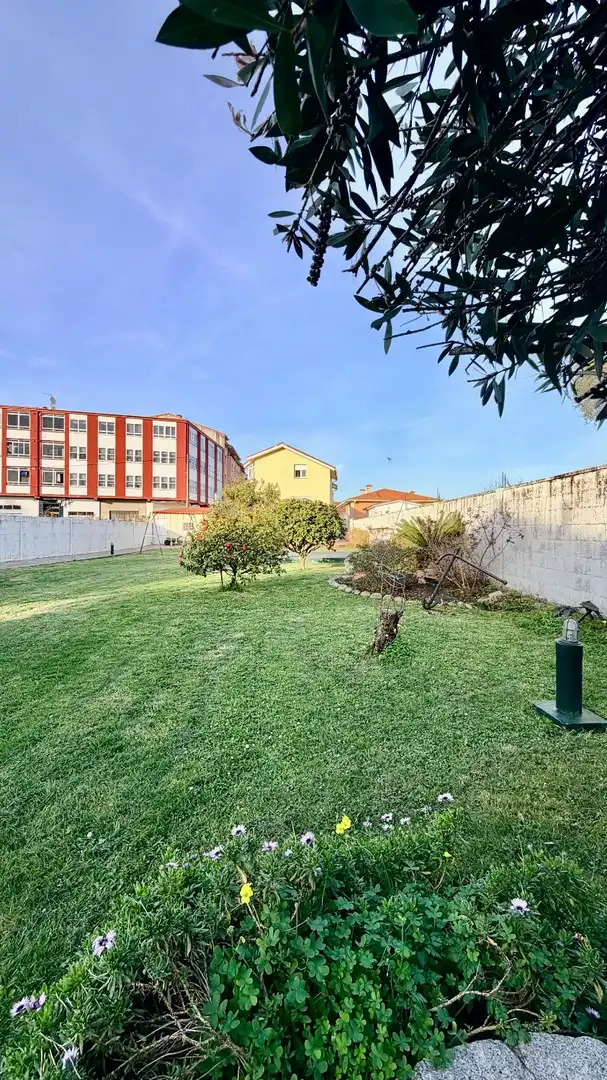 Jardí de Casa o xalet en venda en Mugardos amb Calefacció, Terrassa i Traster