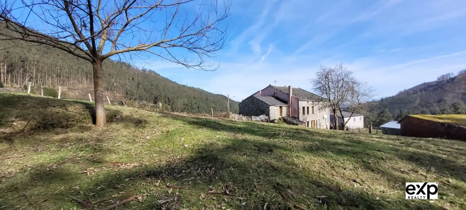 Detached homes for sale in O Valadouro    with Furnished