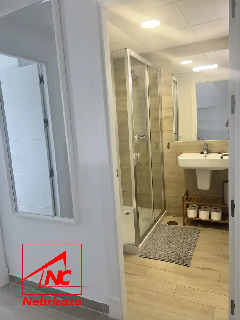 Badezimmer von Wohnung zur Miete in Chipiona mit Klimaanlage, Terrasse und Schwimmbad
