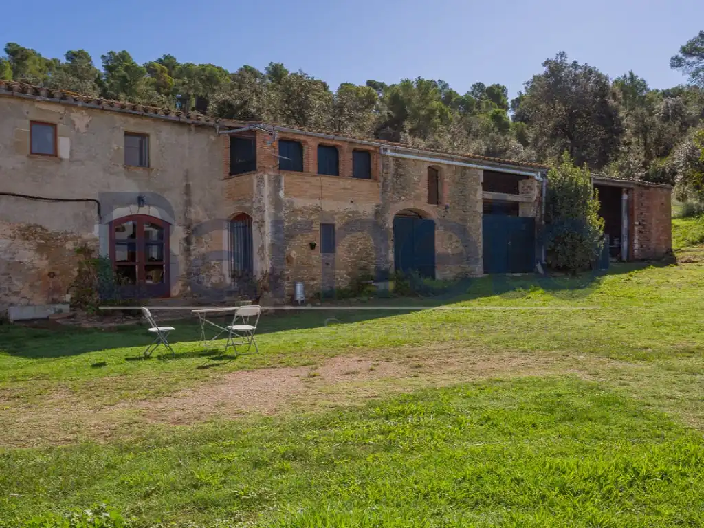 Außenansicht von Country house zum Verkauf in Foixà