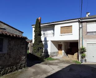 Exterior view of House or chalet for sale in Arenas de Iguña
