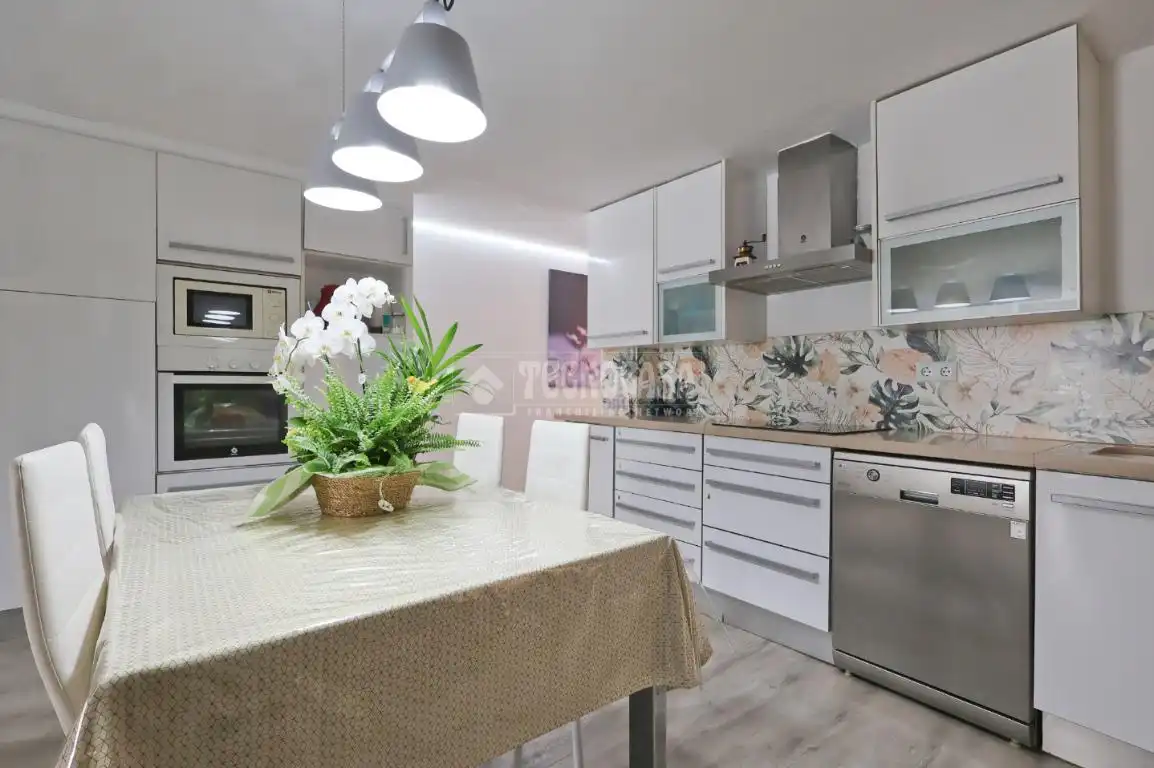 Cocina de Piso en venta en Sagunto / Sagunt con Aire acondicionado, Parquet y Amueblado