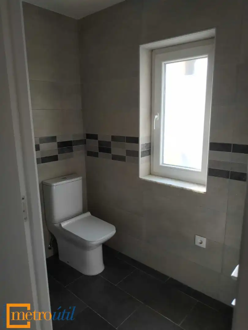 Bathroom of Flat for sale in Salamanca  with Heating, Parquet flooring and Balcony