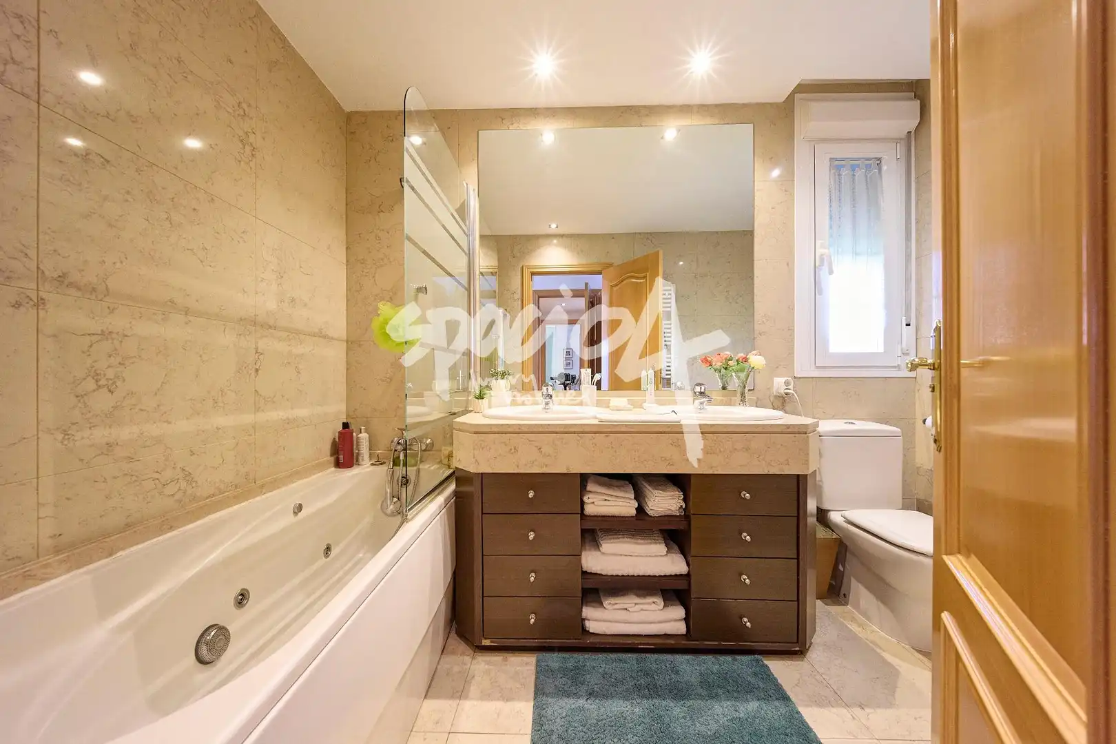 Badezimmer von Dachboden zum Verkauf in Majadahonda mit Heizung, Terrasse und Abstellraum