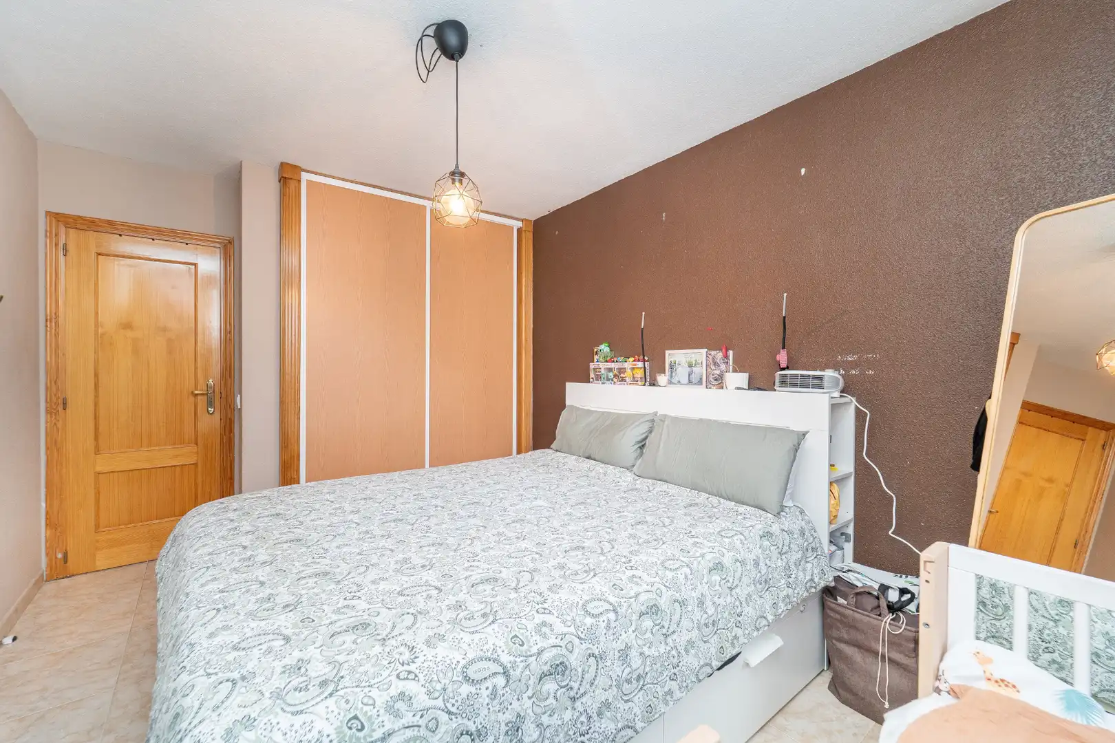 Habitación de Planta baja en venta en Sevilla la Nueva con Calefacción, Terraza y Amueblado