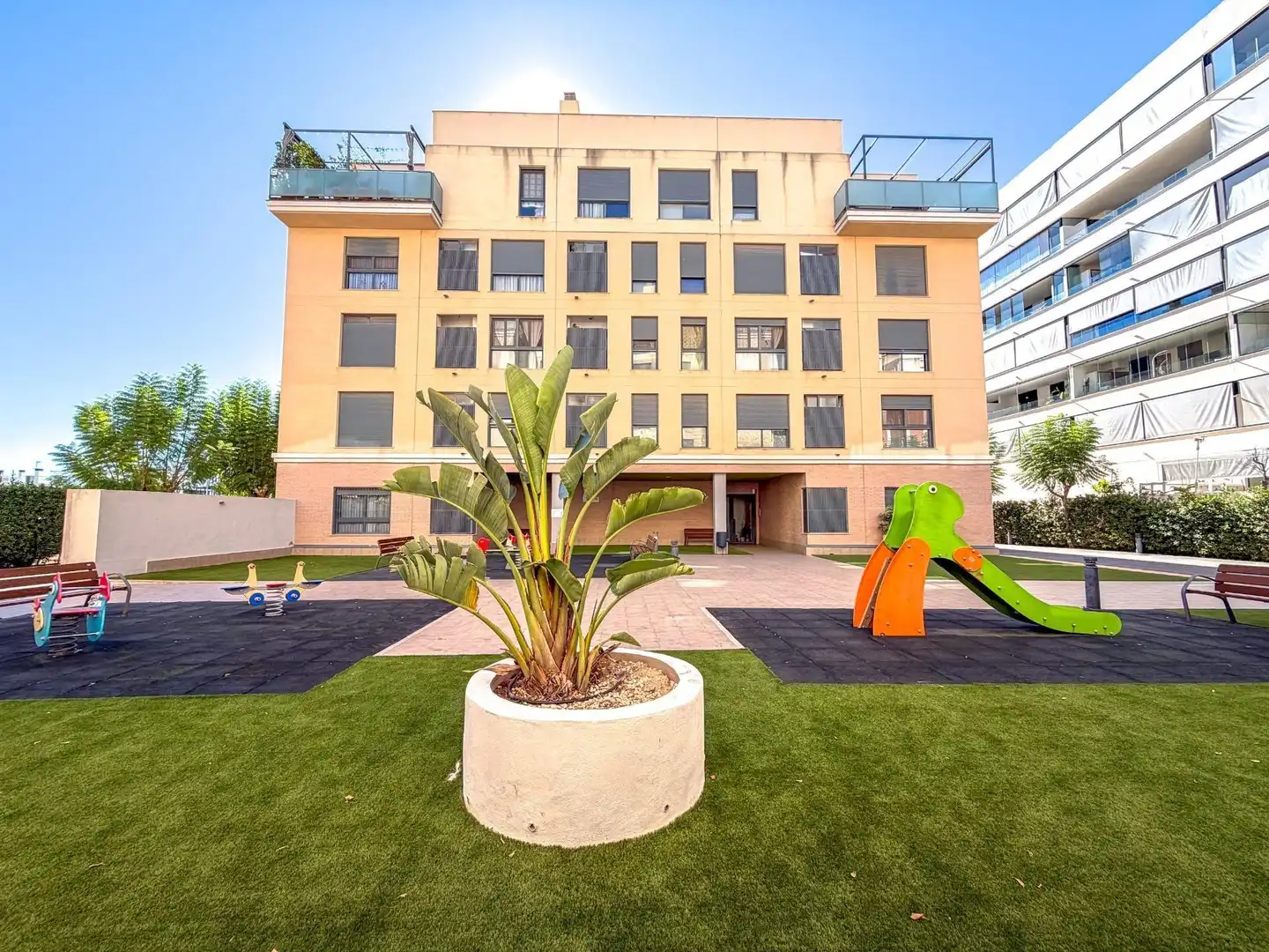 Vista exterior de Piso en venta en Elche / Elx con Aire acondicionado, Calefacción y Jardín privado