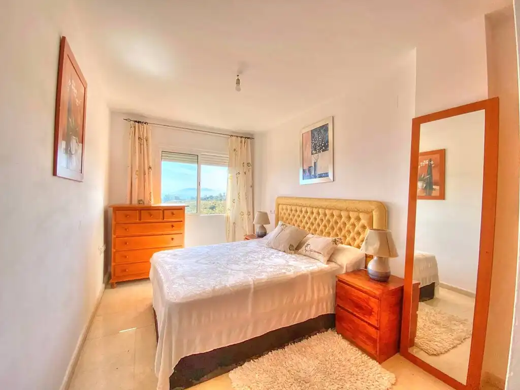 Dormitori de Apartament de lloguer en Vélez-Málaga amb Terrassa, Moblat i Piscina comunitària