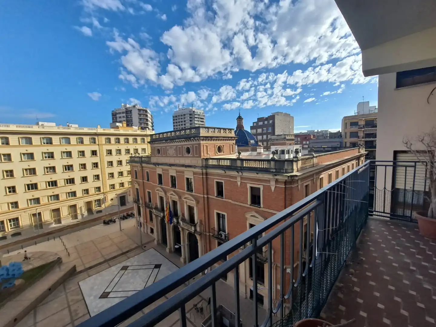 Vista exterior de Pis en venda en Castellón de la Plana / Castelló de la Plana amb Aire condicionat, Calefacció i Terrassa