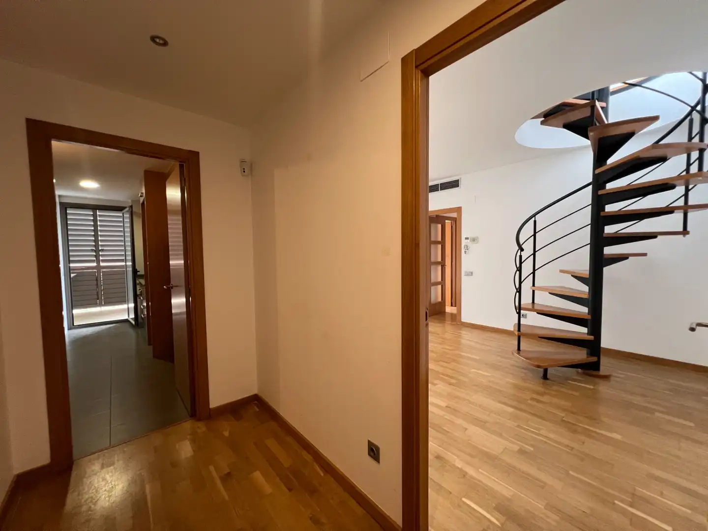 Wohnung zum Verkauf in Sant Cugat del Vallès mit Klimaanlage, Heizung und Privatgarten