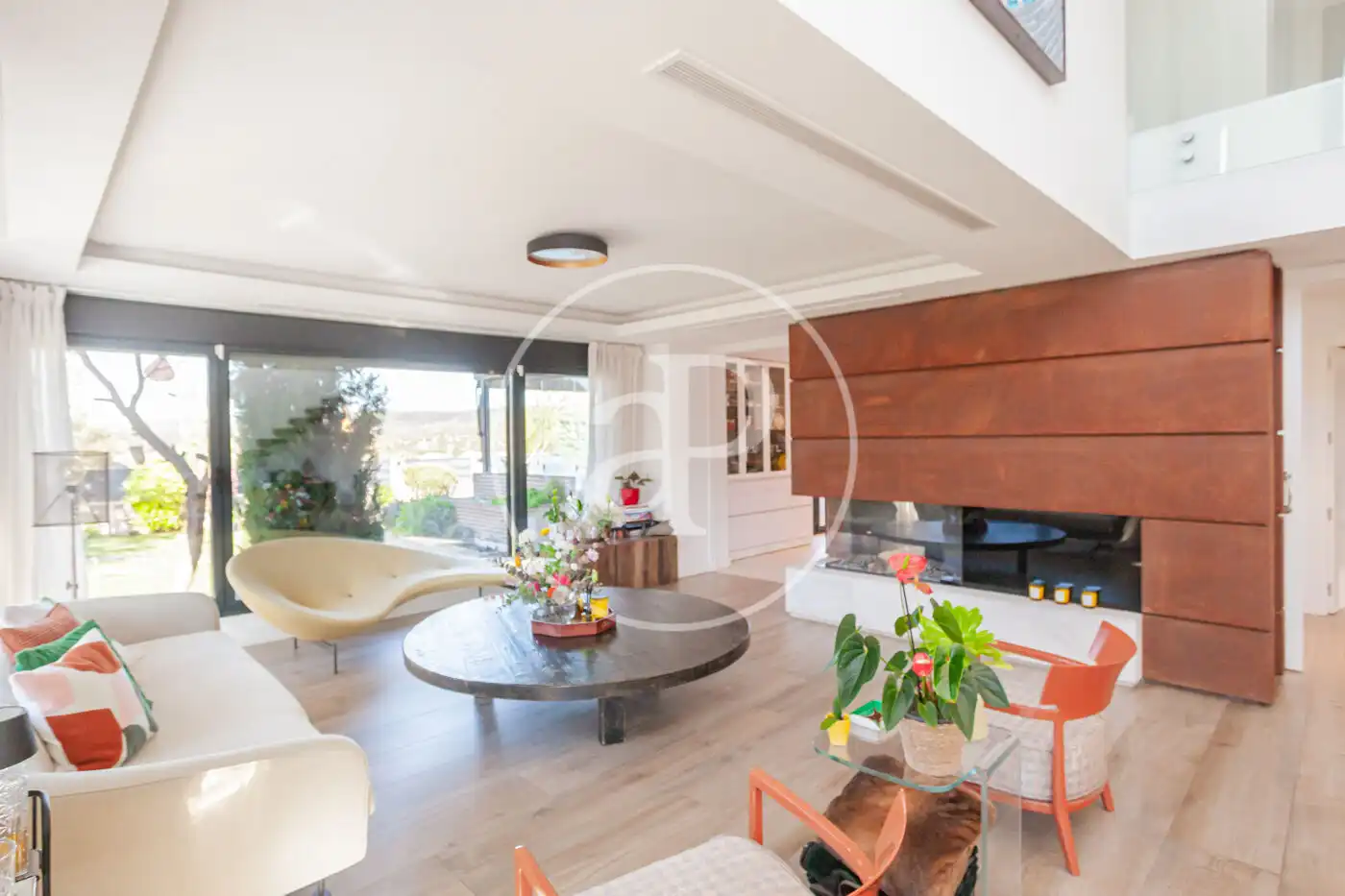 Sala d'estar de Casa o xalet en venda en Las Rozas de Madrid amb Aire condicionat, Calefacció i Jardí privat
