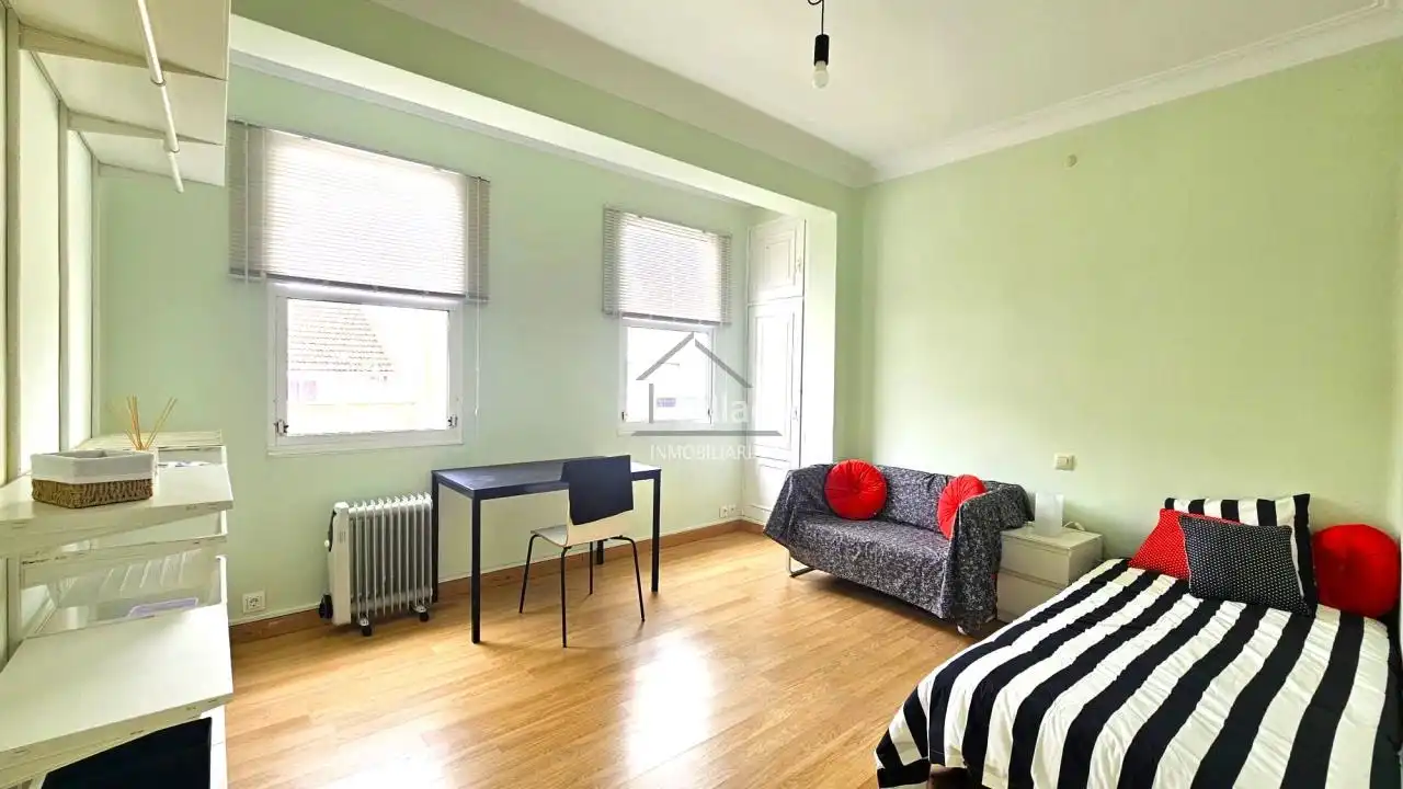 Bedroom of Flat for share in Ferrol  with Heating and Furnished